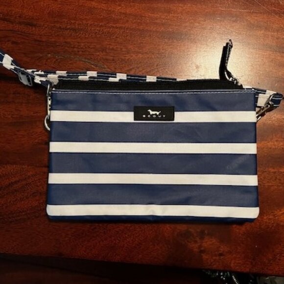 Scout Kate Wristlet - Picture 1 of 5